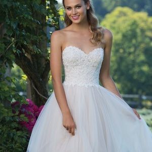 Sincerity by Justin Alexander style 3974 lace and tulle ball gown